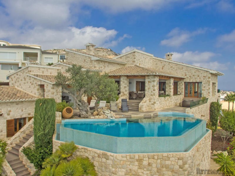 4 Bedrooms - Villa - Alicante - For Sale