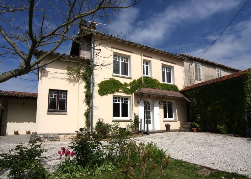 Pretty House In The Heart Of The Village