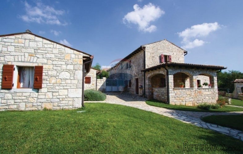KAMENA KUĆA ZA ODMOR NA VELIKOJ PARCELI - 3