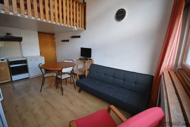 1 Bedroom Duplex Opposite Slopes, Les..