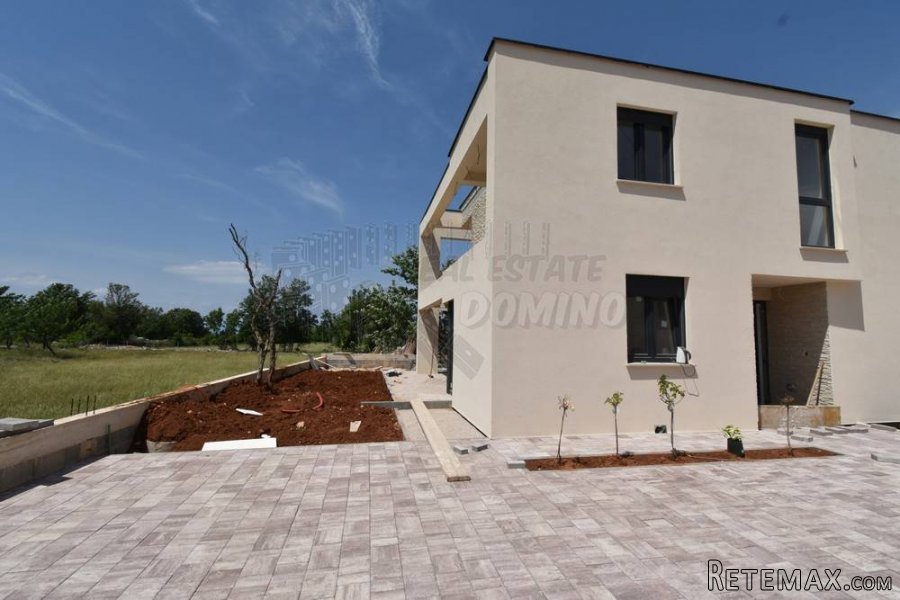 Novogradnja-dvojna kuća s bazenom i okućnicom-Malinska! - 9