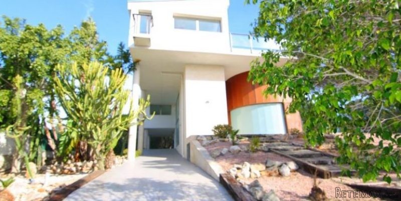 5 Bedroom 3 Bathroom Villa in Javea. - 2