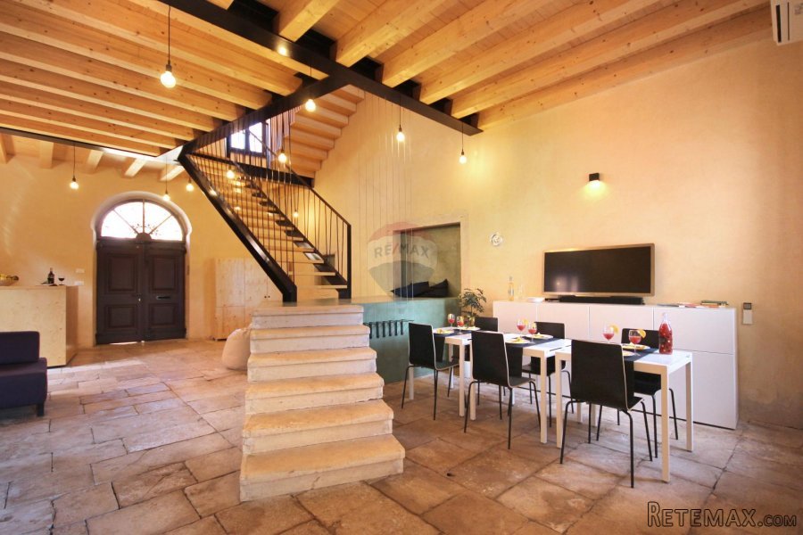 Istra - okolica Pule - predivna renovirana autohtona villa i