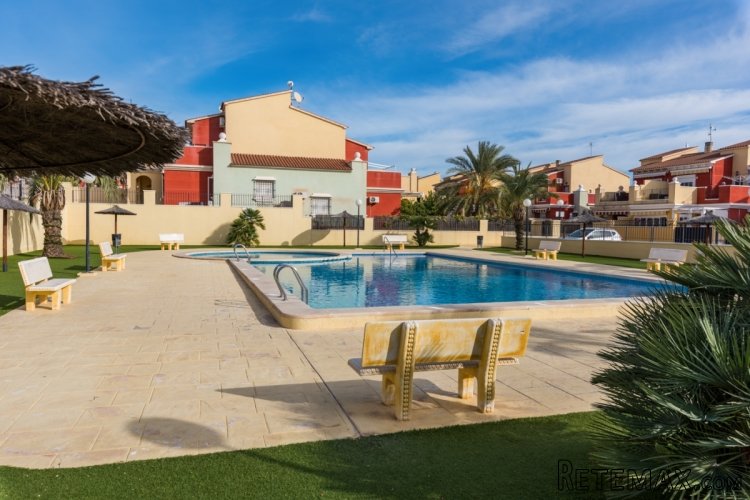 Este hermoso bungalow con una gran terraza se encuentra en.. - 2