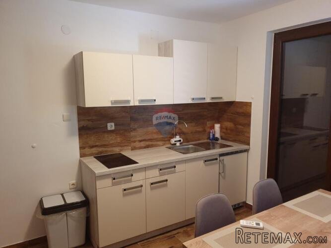 OTOK KRK, MALINSKA - PRILIKA 7 apartmana s vrtom - 2