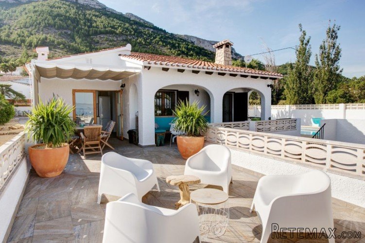 This charming villa has been completely renovated in 2017.. - 3