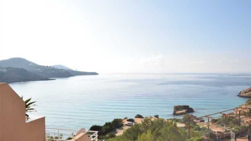 Penthouse in first line to the sea