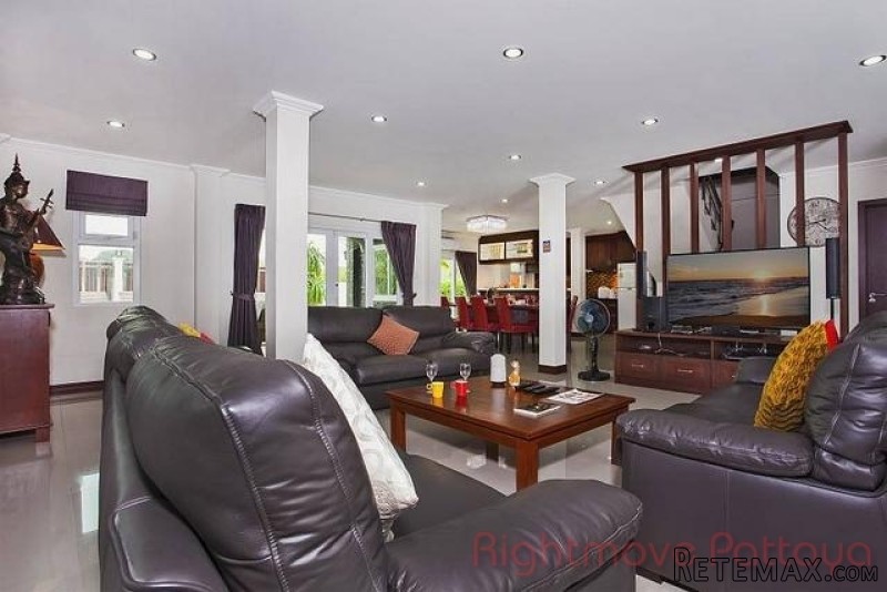 7 Bedroom House for sale in Jomtien -.. - 2