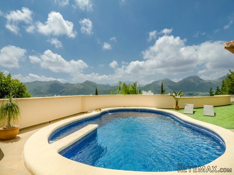 4 Bedrooms - Villa - Alicante - For Sale