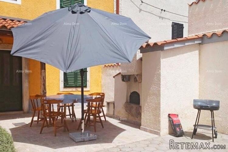Prodaja lijepo uređene, renovirane istarske kuće s šternom..