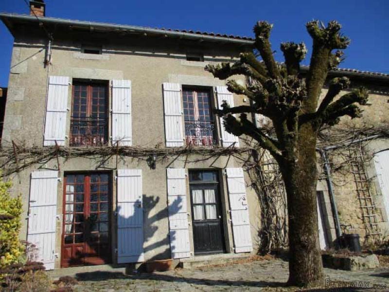 3/ 5 Bed Village House With Garden..