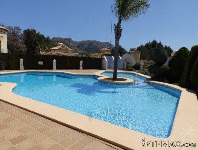 A 2 bedroom, 1 bathroom, detached villa located on the.. - 2