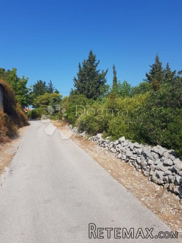 GRAĐEVINSKO ZEMLJIŠTE U MJESTU GROHOTE, OTOK ŠOLTA - 2