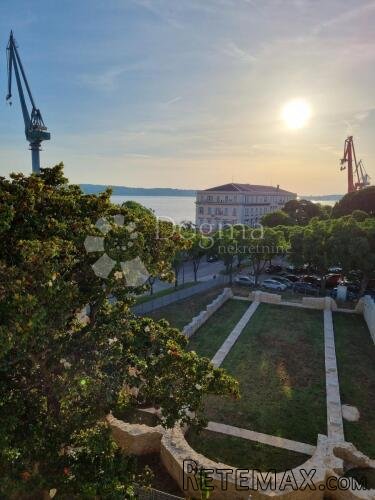 Zgrada...poslovna prilika za Hostel