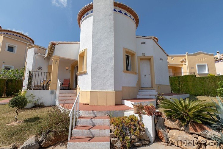 A 2 bedroom, 1 bathroom, detached villa located on the.. - 3