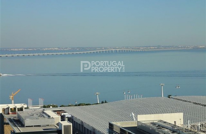 Stylish River View Apartment in Parque..