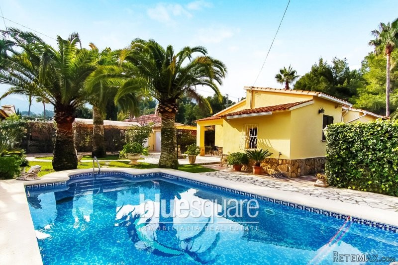 Villa near the sea and the centre of..