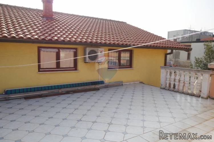 Istra, širi centar Pula, kuća sa dva stana - 3
