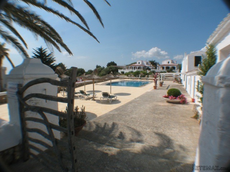 3 Bedrooms Building For Sale