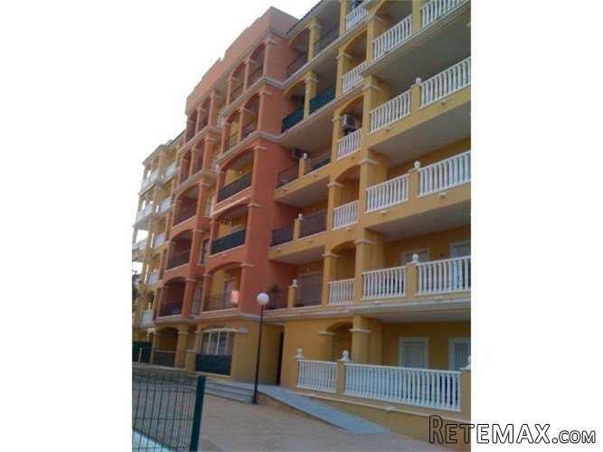 Apartamento en urbanización cerrada en zona de Aguas..
