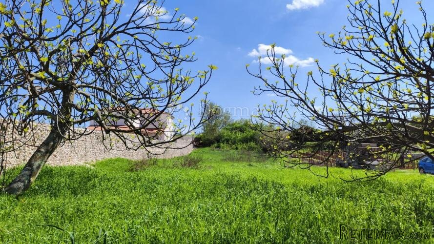 Građevinsko zemljište uz centar Barbana