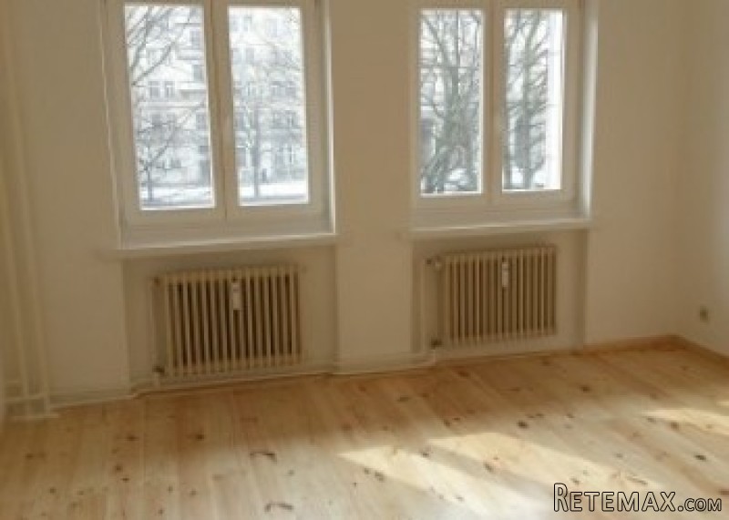 Vacant 2-Rooms Apartment In Historic..