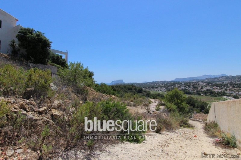 Large building plot with fabulous sea..
