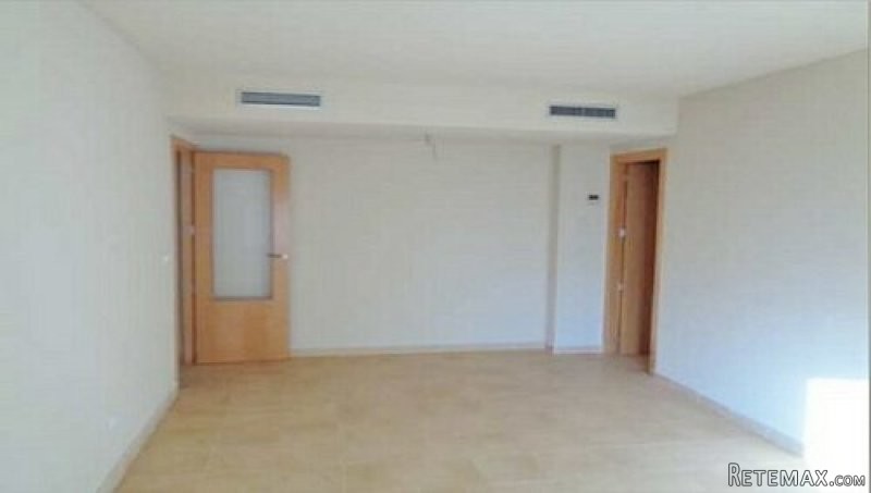3 BED APARTMENT BY THE BEACH - 2