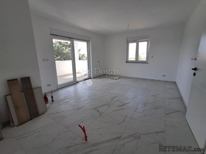 Apartman u kvalitetnoj novogradnji u Barbatu blizu mora