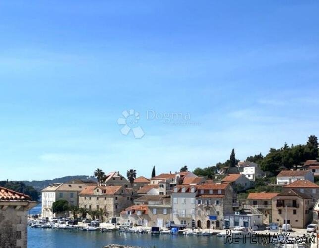 Kuća na 5 m od mora, Brač, Milna