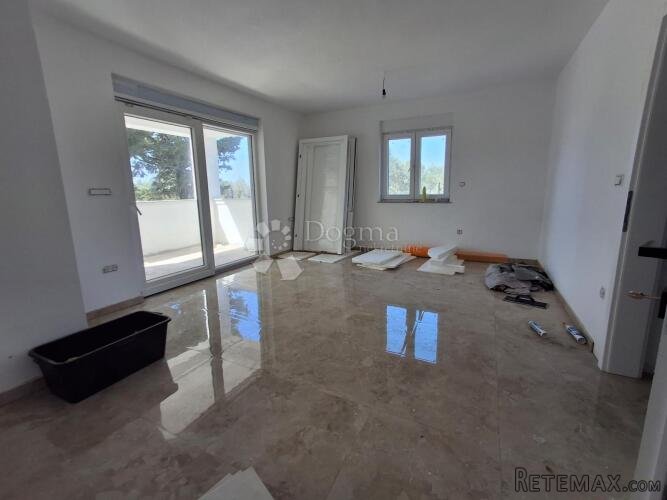 Dvosobni apartman u novogradnji na top lokaciji u Barbatu