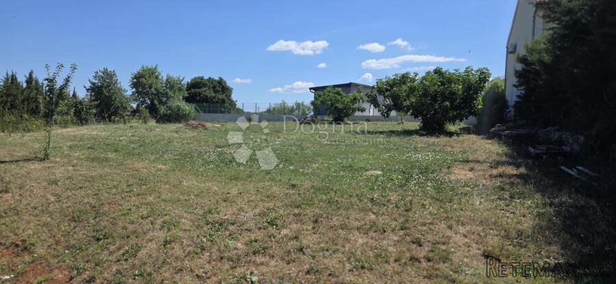 NOVIGRAD,okolica,građevinska parcela na TOP lokaciji - 2