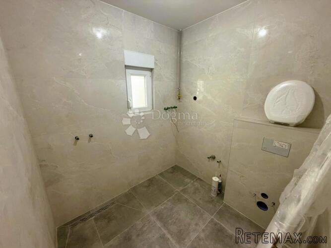 Novo! Poslovni prostor / skladište 45 m² - 3