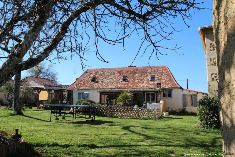 Pretty Sone House Set On 3 Hectares Of.. - 2