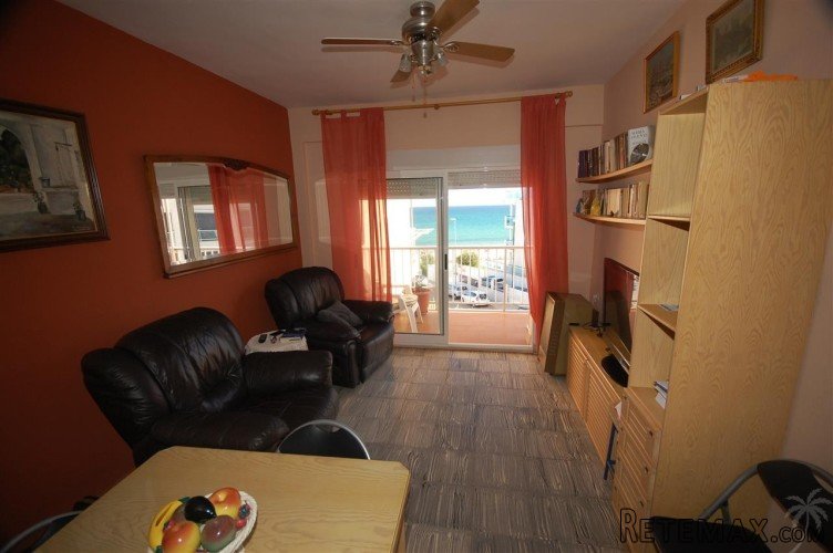 Super sea views from this front line apartment, 1km from.. - 3