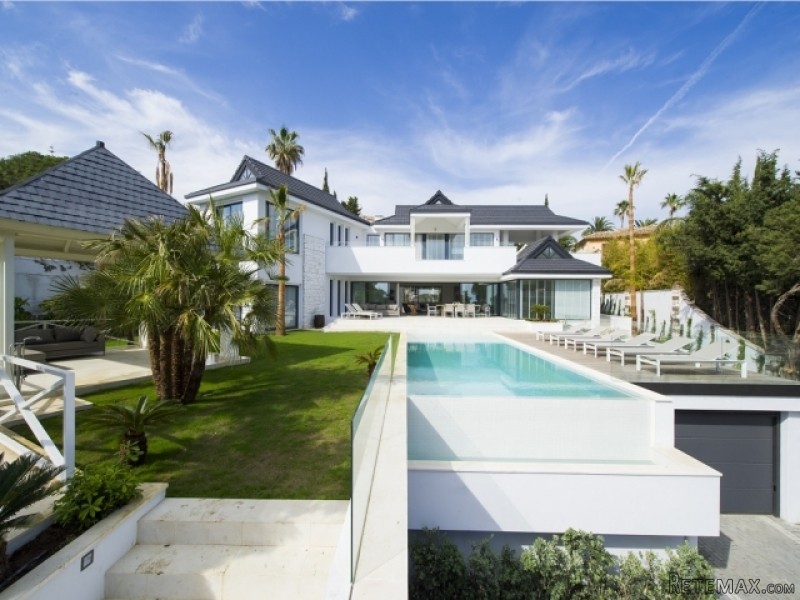 6 Bedroom Villa For Sale Situated In..