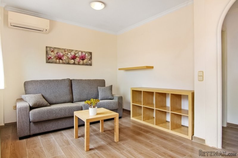 Bright studio apartment next to the.. - 2