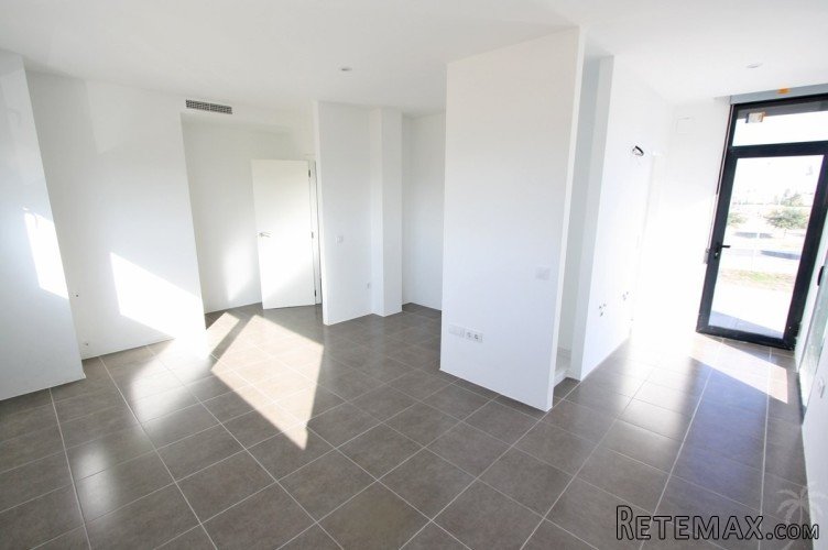 Modern new built villa with private pool located on a 500m2.. - 8