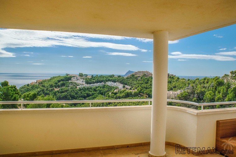 Fantastic apartment with sea view in Altea. This beautiful..