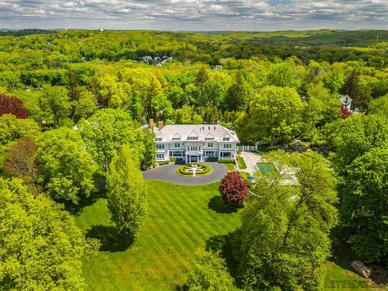 9 bedroom House For Sale: 224 Central..