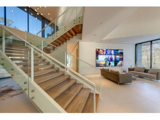 27 Mott Lane Houston, Texas 77024.. - 2