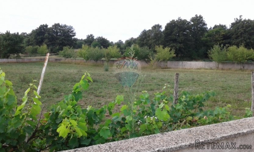 Kringa, građevinsko zemljište na rubnom dijelu naselja