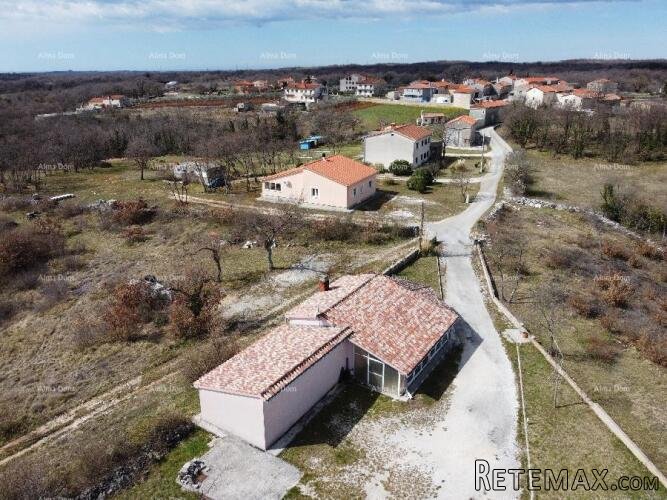 Blizina Marčane, kuća na velikom terenu od 26.000 m2.