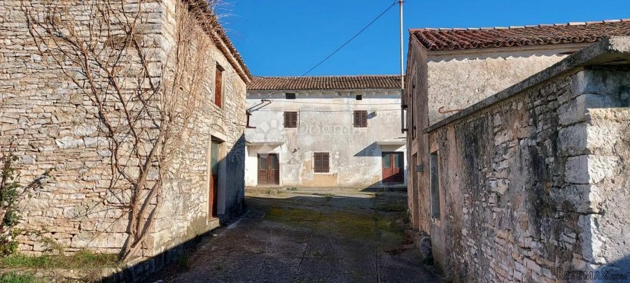 Stara kamena kuća, 2 zgrade i građevinsko zemljište 1000m2 D - 3