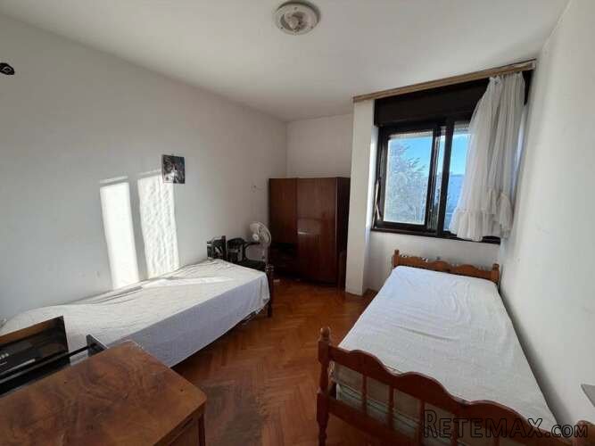 Trosoban stan, Bar, 220.000Eur - 3