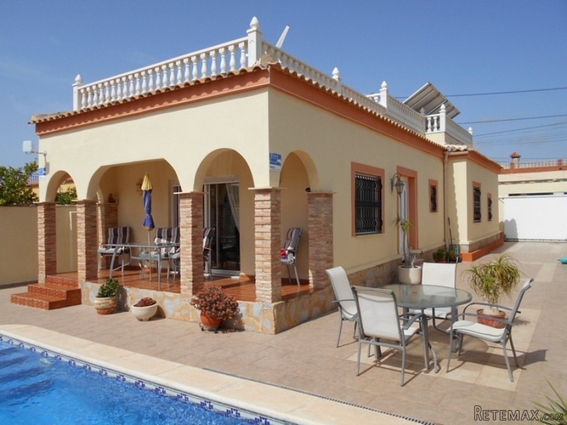 2 Bedrooms - Villa - Alicante - For Sale