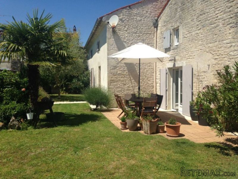 4 Bedroom House with Outbuilding