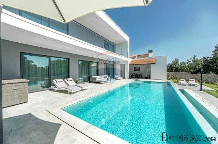 Moderna Villa s bazenom na predivnoj lokaciji - 4
