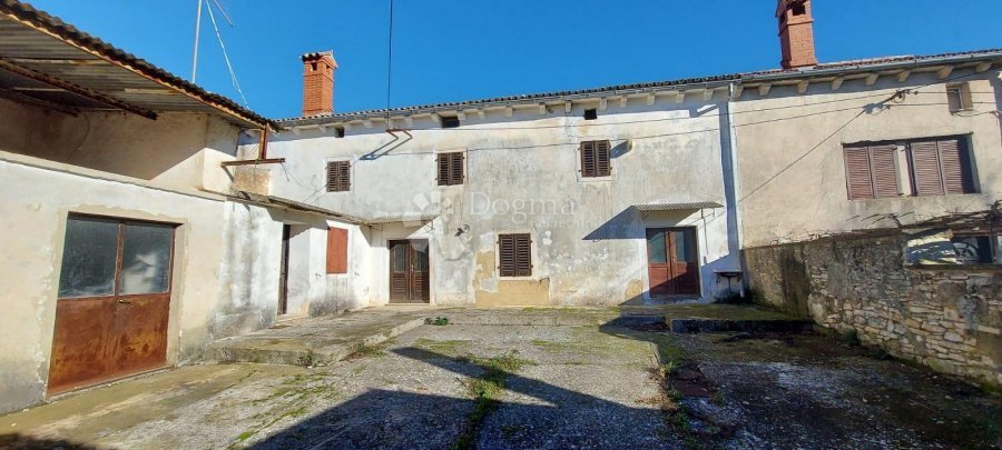 Stara kamena kuća, 2 zgrade i građevinsko zemljište 1000m2 D - 4