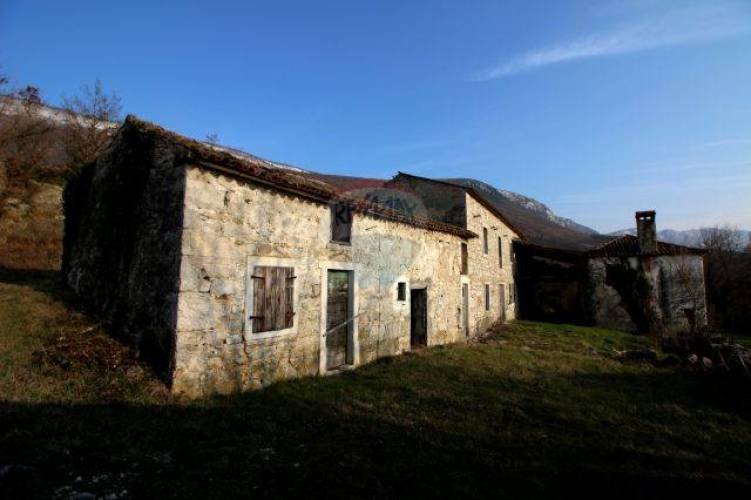 Veliko imanje s više objekata